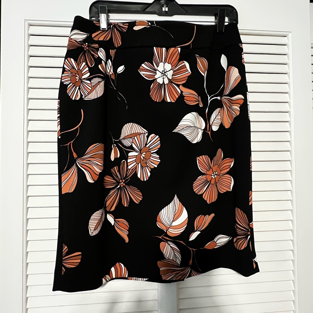 Nine West Black and Coral Floral Pencil Skirt